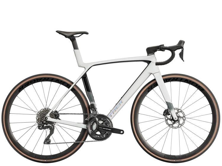 RoweryTrek/RowerSzosowyTrek/RowerMadoneSL6/TrekMadoneSL6WhitePrismatic.webp