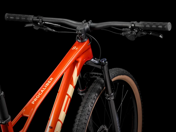 RoweryTrek//RowerMTBTrek/RowerProcaliber9.5/TrekProcaliber9.5Lava/3.webp