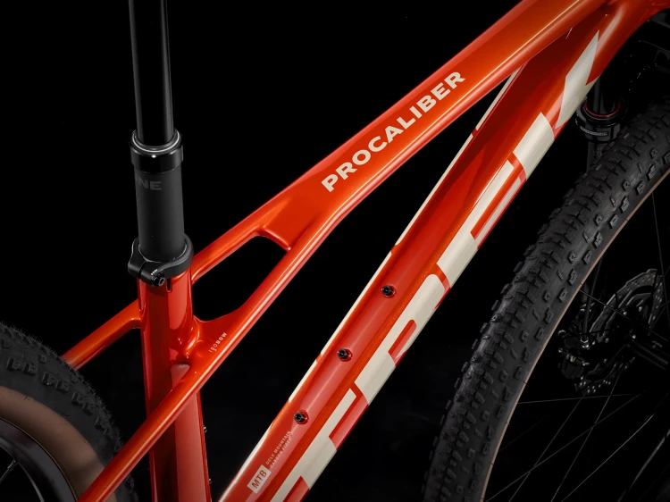RoweryTrek//RowerMTBTrek/RowerProcaliber9.5/TrekProcaliber9.5Lava/5.webp
